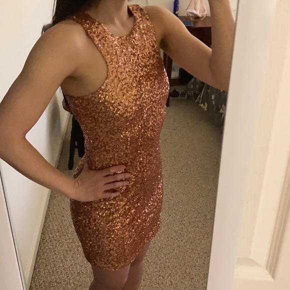 💝Rose Gold Sequined Bodycon Dress - Picture 5 of 10